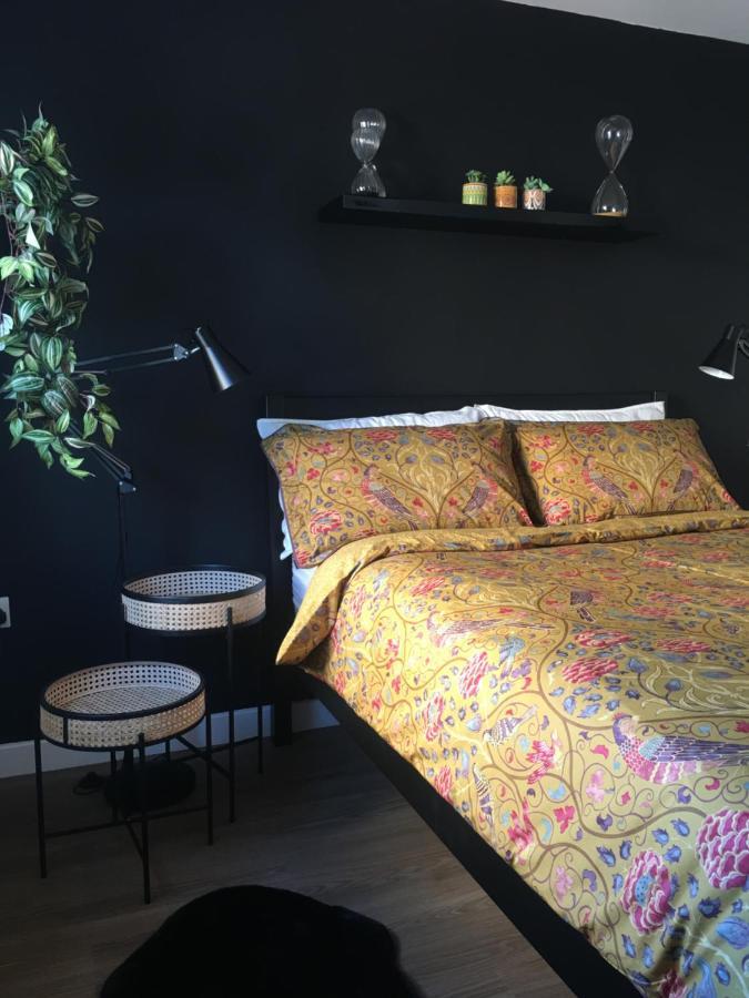 Comfortable Rooms With Live In Host, Walking Distance To The High St & More กลาสตันเบอรี ภายนอก รูปภาพ